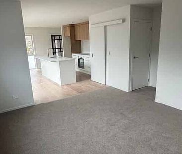 Modern Family Home in Wainuiomata - Photo 2