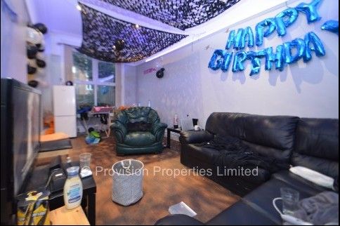 6 Bedroom Student House Central Hyde Park - Photo 1