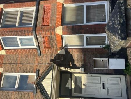 House share to rent - Photo 4