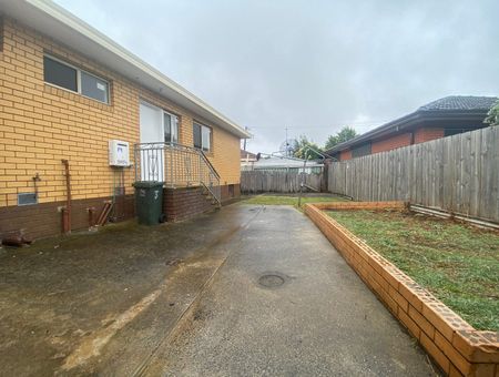 Prime Location in the Heart of Lalor - Photo 2