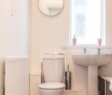 2 bedroom flat to rent - Photo 6