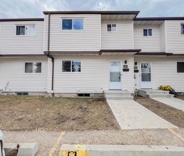 3 Bed Townhome With Finished Basement & Yard | Pet Friendly - Photo 6