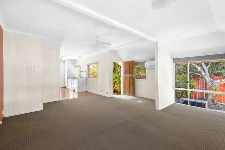 RENOVATED FAMILY HOME THAT TICKS ALL THE BOXES - Photo 2