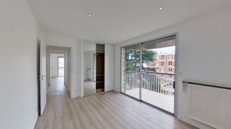 Location Appartement 5 pièces 101m² - Photo 2