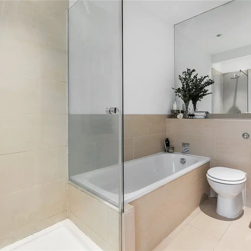 2 bedroom flat in East Sheen - Photo 2