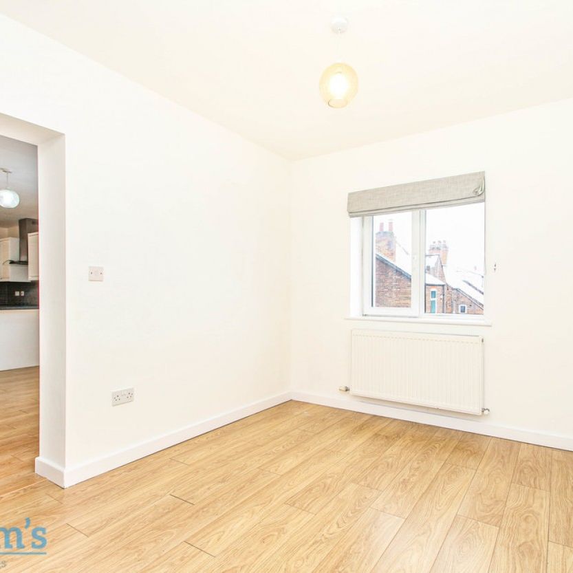 2 bed Flat for Rent - Photo 1