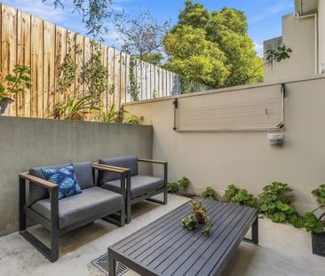 Stylish Two-Level Living with Exceptional Entertaining Spaces - Photo 6