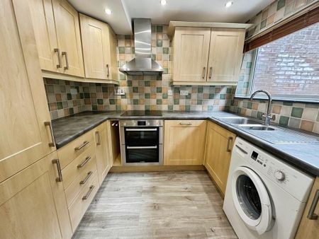 3 bedroom end of terrace house to rent - Photo 2