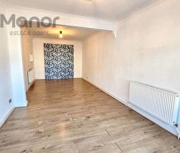 Rushden Gardens, Clayhall, IG5 - Photo 1