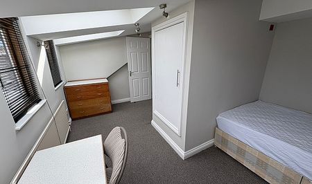 4-Bed Student Property in a Great Area - Photo 2