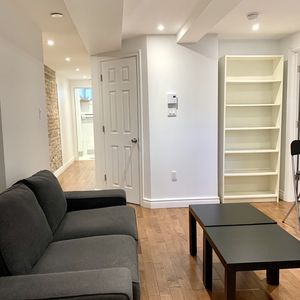 Downtown - Superb 3 1/2 Furnished - Photo 3