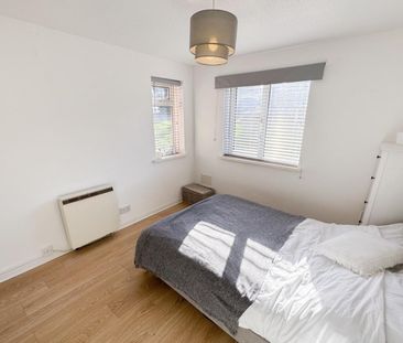 2 bedroom Flat To Let - Photo 1