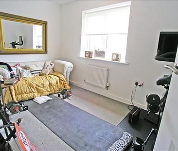 4 Bedroom House - Detached - Photo 2