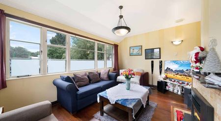 Spacious Three Bedroom Property in Avondale - Photo 3