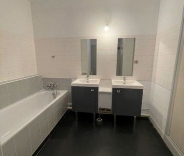 Location Appartement 3 pièces 103m² - Photo 2