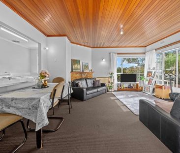Home in central location! - Photo 2