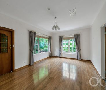 Open the door to stylish family living - Photo 2