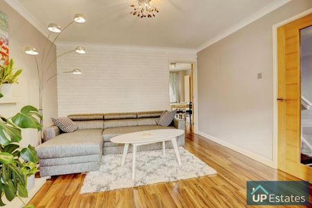 4 bedroom link detached house to rent - Photo 3