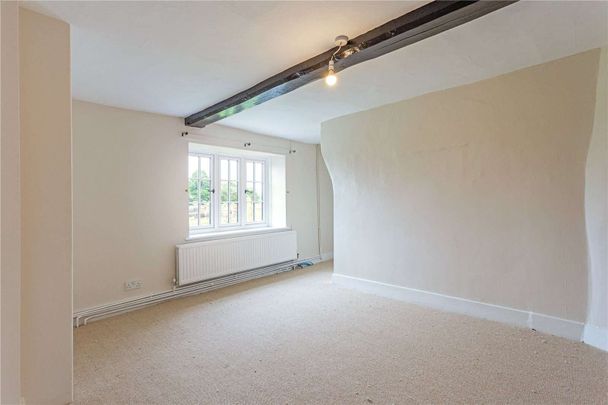 A three bedroom cottage in a rural position - Photo 1