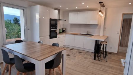 Location Appartement 4 pièces 78m² NICE 06200 - Photo 3