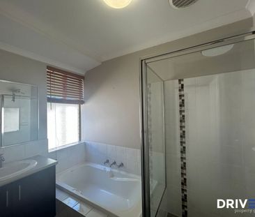 Family Home with Energy-Smart Features in a Quiet Street - Photo 3