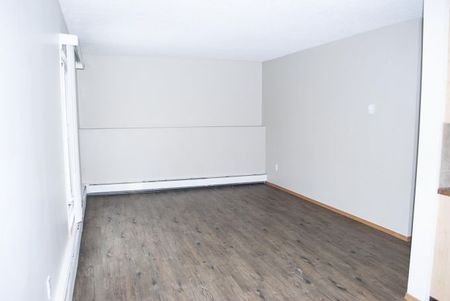 Unit 102, 3811 54 Avenue, Red Deer, Alberta - Photo 3