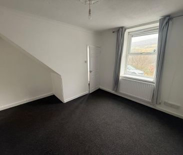 2 bedroom semi-detached house to rent - Photo 3