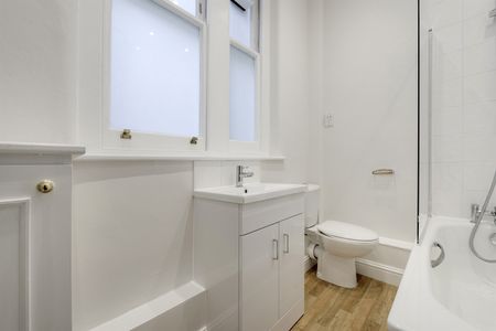 St Martin's Lane, WC2H - Photo 4