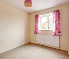 3 BEDROOM House - Detached - Photo 2