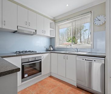 2 Bedroom unit in handy location - Photo 5