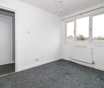 3 bedroom flat to rent - Photo 4