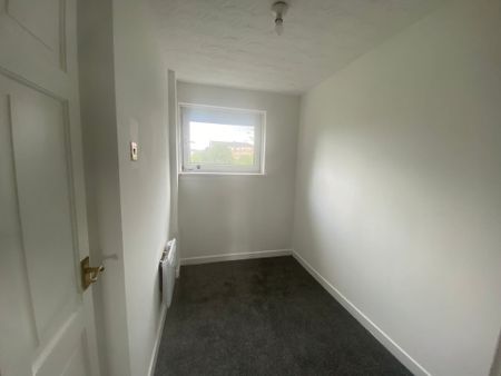 4 Bedroom Property To Rent - Photo 4