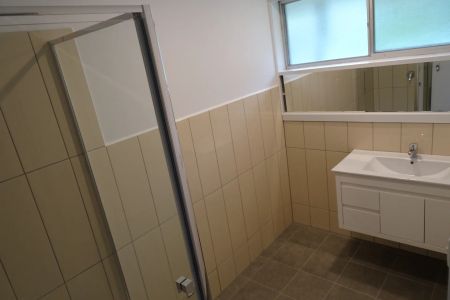 Spacious Renovated Unit - Photo 5