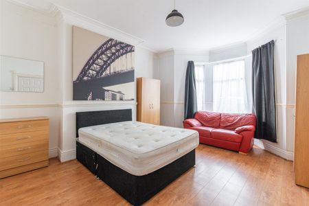 Lynnwood Terrace, Fenham, Newcastle Upon Tyne - Photo 4