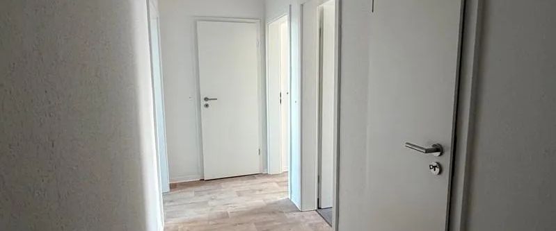 Frisch renovierte 2-Zimmer-Wohnung mit Balkon in der Viersener Innenstadt. - Foto 1