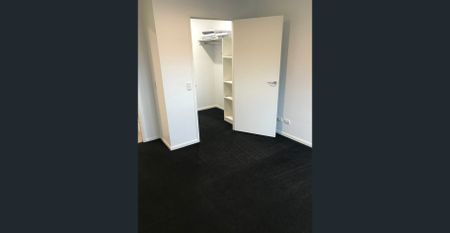 Large 2/3 Bedroom apartment, great location, large balcony bordering Sth Yarra - Photo 3