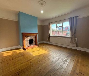 Peasholm Crescent, YO12 - Photo 1