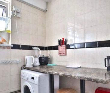 Room in a Shared Flat, Rainham House, NW1 - Photo 2