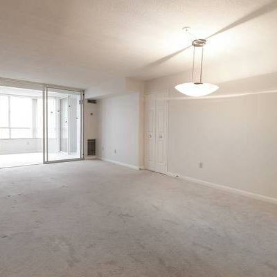 Tridels Skyview on Yonge! Spacious large 1-bedroom + sunroom - Photo 3