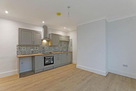 2 bedroom end of terrace house to rent - Photo 3