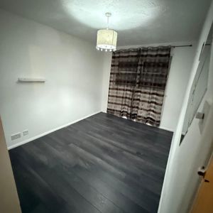 2 Bed Flat, Adeliza Close, IG11 - Photo 2