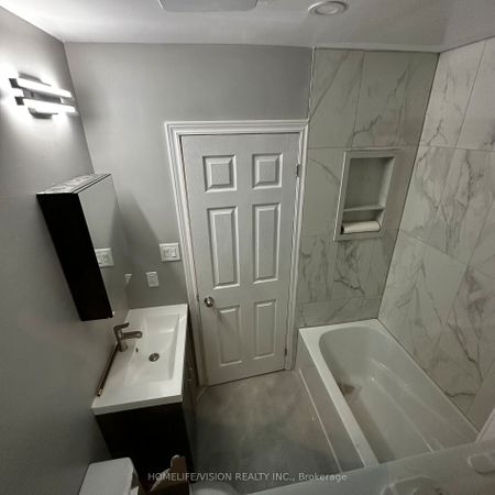 For Lease - 2877 St Clair Avenue Unit# A, Toronto, Ontario - Photo 5