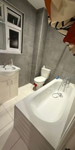 Room in a Shared House, Grange Road, IG1 - Photo 3