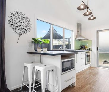 Modern Living on Naylor - Photo 6