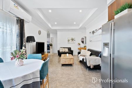 Spacious, Low-Maintenance Villa! - Photo 5