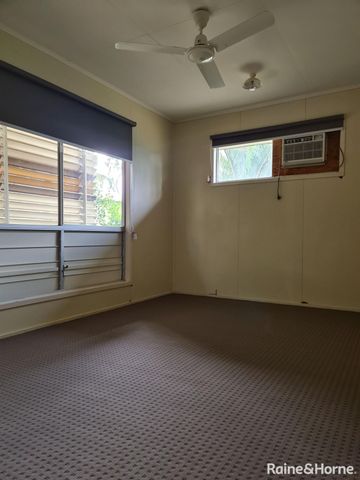 THREE BEDROOM HOME WITH AC THROUGHOUT AND DOUBLE BAY SHED - Photo 3