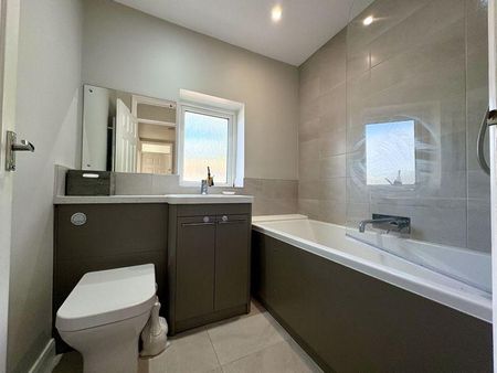 3 bedroom terraced house to rent - Photo 3