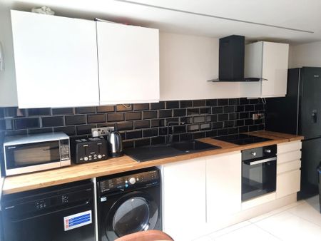 3 bedroom apartment to rent - Photo 4