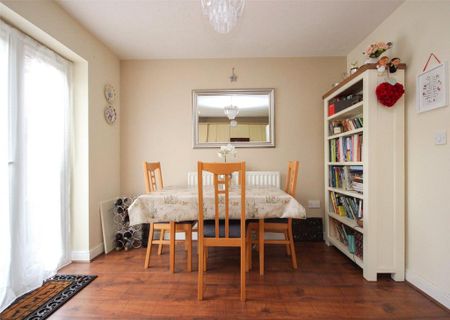 3 bedroom semi-detached house to rent - Photo 3