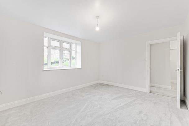 North Circular Road, London, NW11 - Photo 1